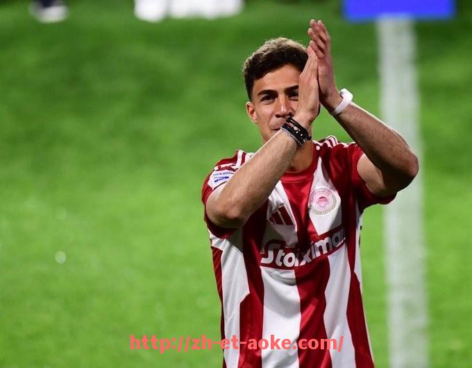 澳客足彩-世俱杯奖杯外观设计演变史及象征意义演绎